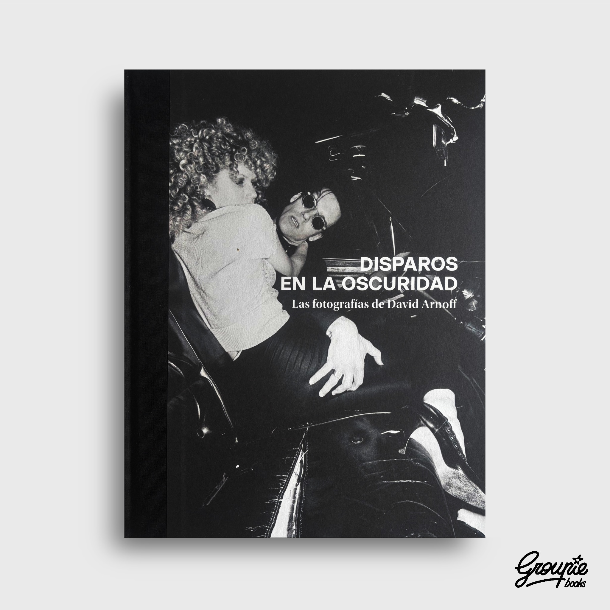 DISPAROS EN LA OSCURIDAD LIBRO